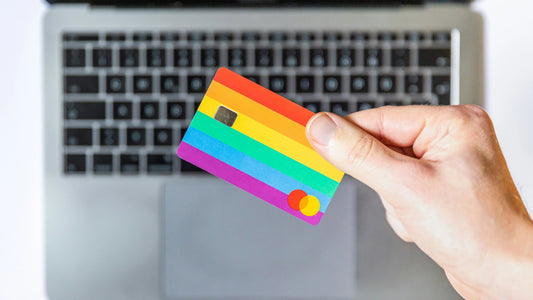Comparison of UK travel cards for Southeast Asia in 2025 — Starling, Monzo, Wise, and Revolut shown with travel gear, ideal for backpackers avoiding ATM fees in Thailand, Vietnam, and Indonesia.