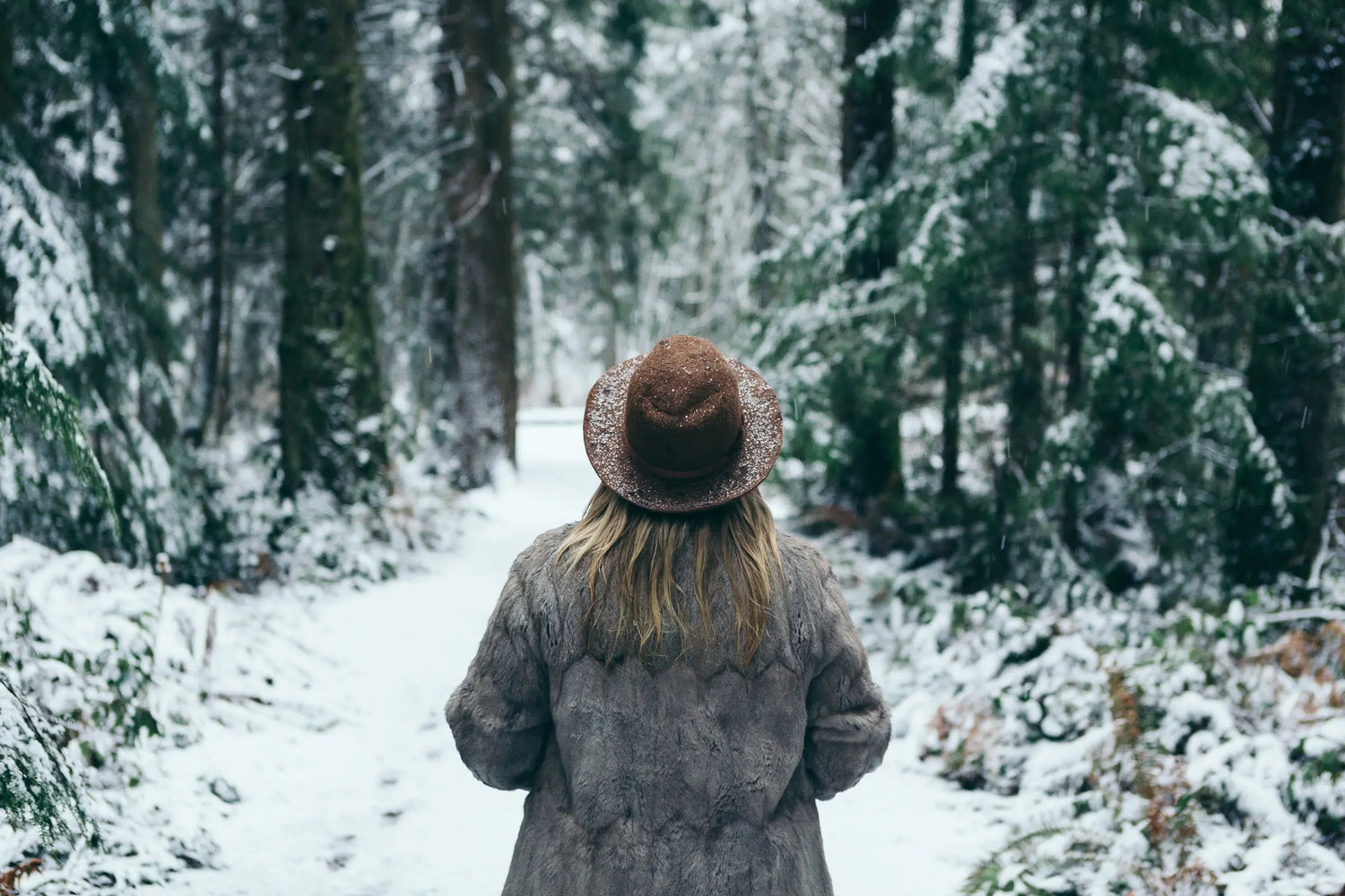 Travel essentials for winter trips - travel accessories for winter travel